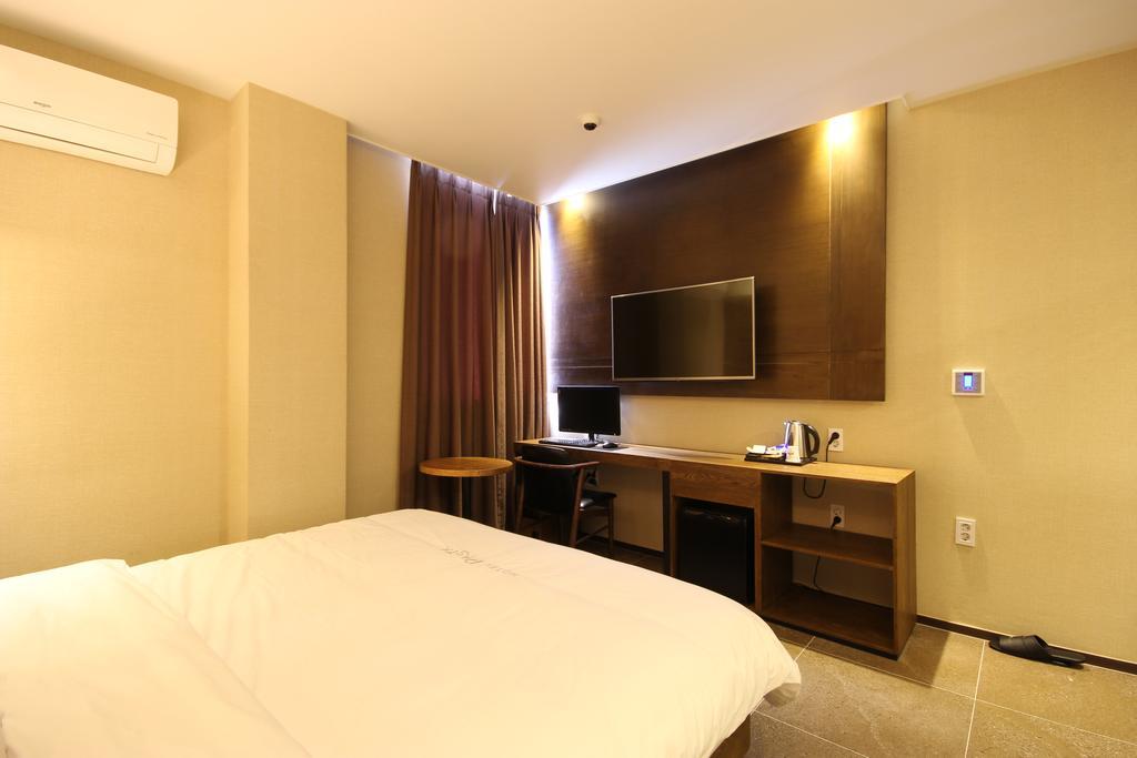 צ'אנגוון Hotel 38.5 Jinhae מראה חיצוני תמונה