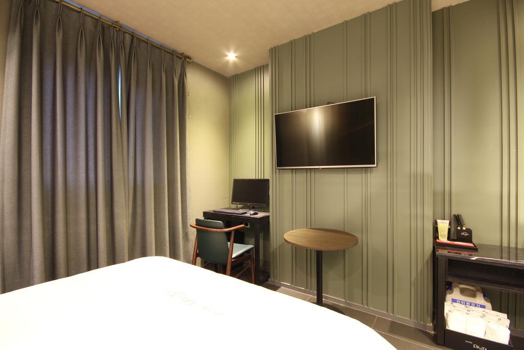 צ'אנגוון Hotel 38.5 Jinhae מראה חיצוני תמונה