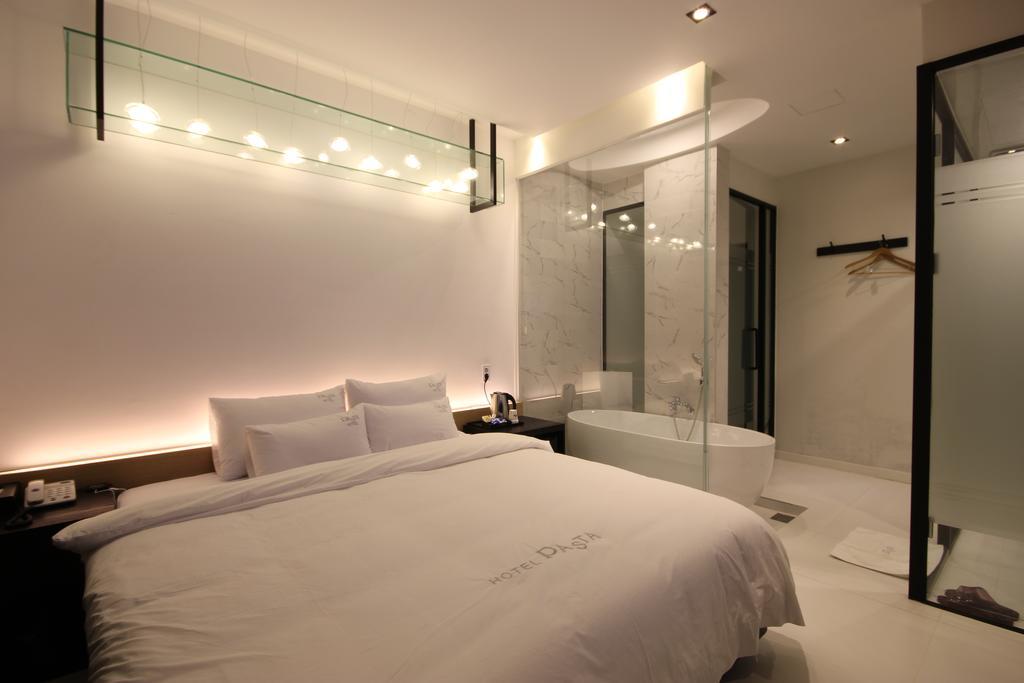 צ'אנגוון Hotel 38.5 Jinhae מראה חיצוני תמונה