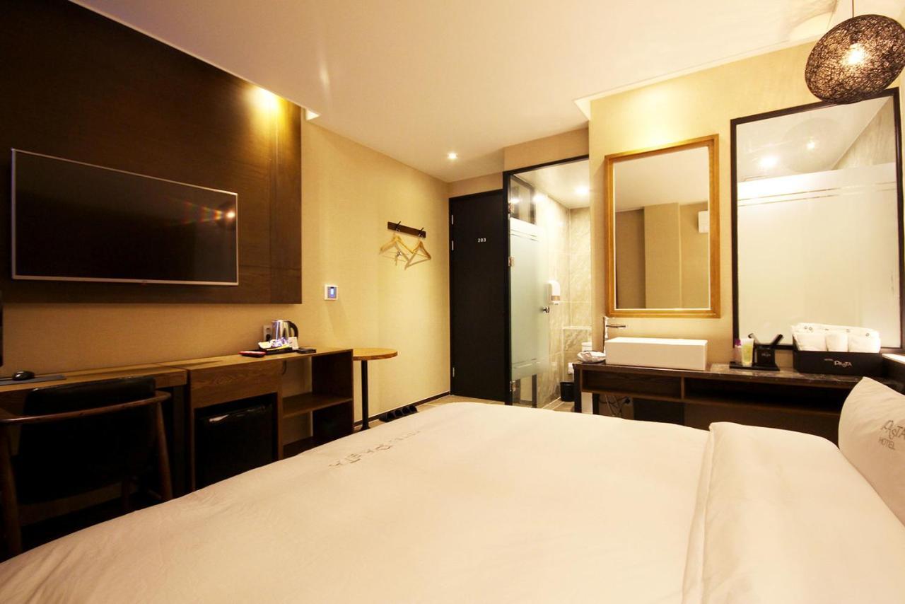 צ'אנגוון Hotel 38.5 Jinhae מראה חיצוני תמונה