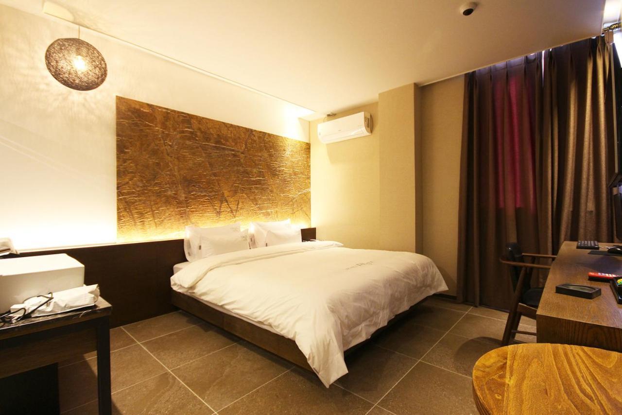צ'אנגוון Hotel 38.5 Jinhae מראה חיצוני תמונה
