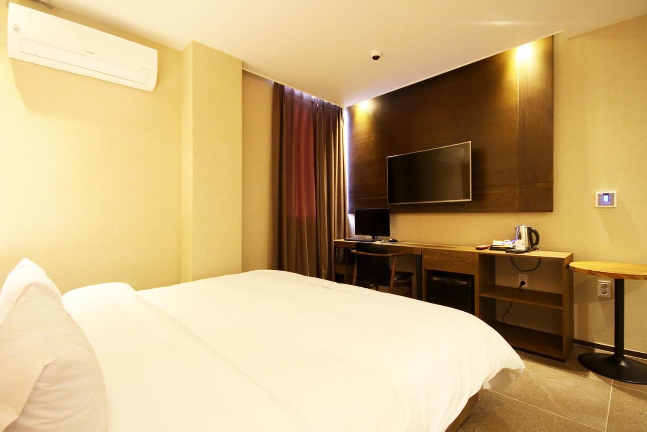 צ'אנגוון Hotel 38.5 Jinhae מראה חיצוני תמונה